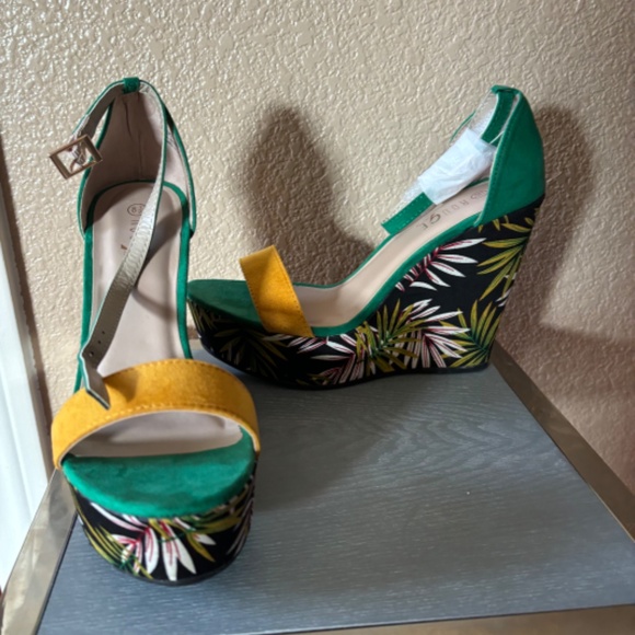Shoes - Picture 2 of 3